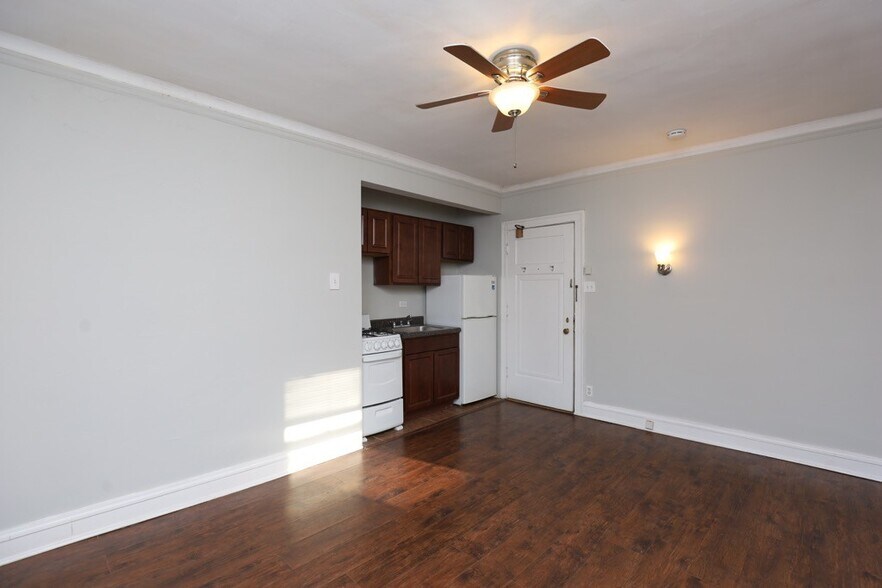 Building Photo - 4349 N Damen Ave