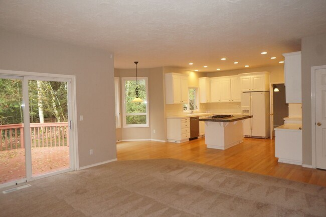 Building Photo - NW Portland Forest Heights Beauty. Flat backyard!