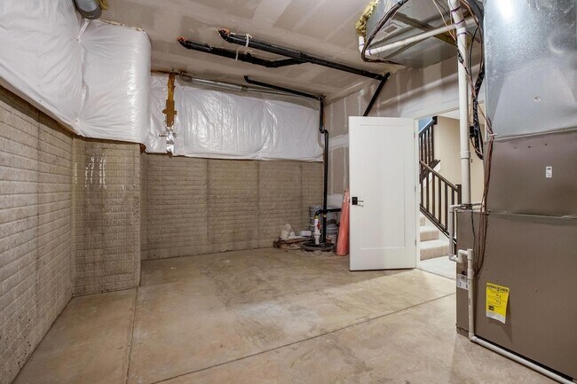 Building Photo - 1168 Edgehill Rd