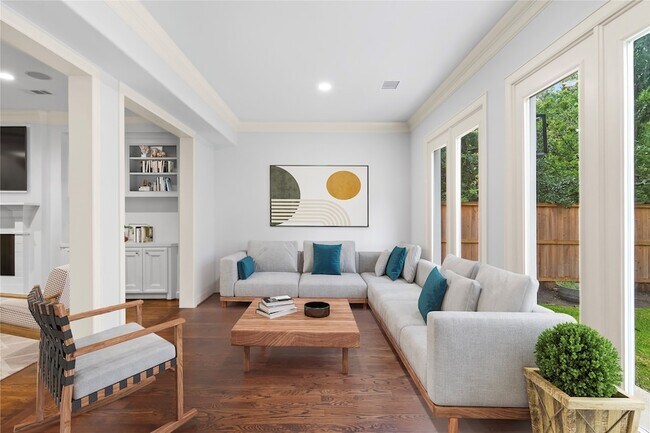 Building Photo - 6404 Community Dr