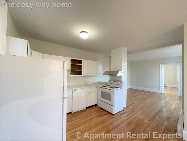 Building Photo - 14 Chestnut St