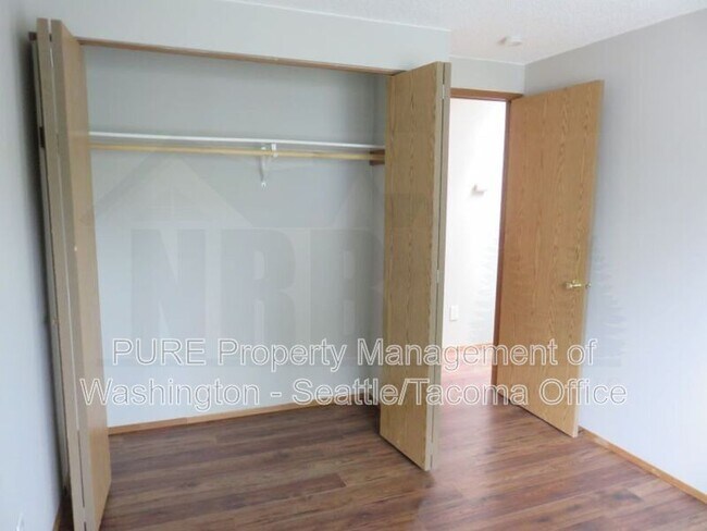 Building Photo - 511 Malibu Dr SE