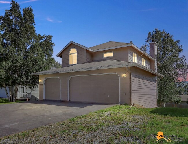 Building Photo - Spacious Home With a Hot Tub Next to Kinca...