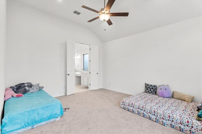 Building Photo - 216 Hollister Dr