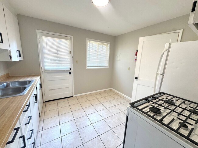 Building Photo - 464-464 Glen View Ct