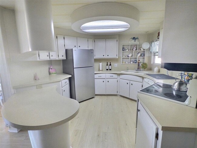 Building Photo - 46 E Palm Forest Dr