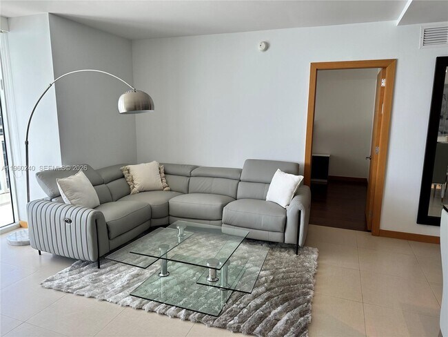 Building Photo - 1830 S Ocean Dr