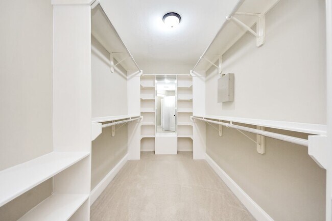 Building Photo - 2119 Stuart St