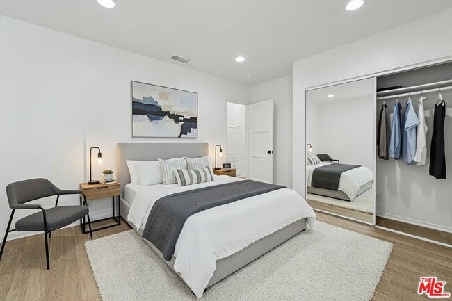 Building Photo - 17226 Vanowen St