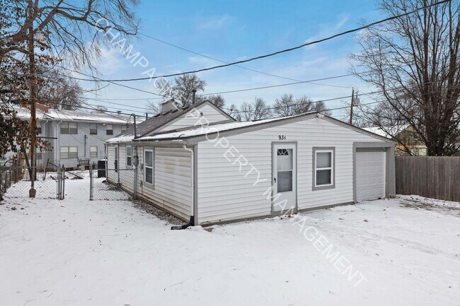 Building Photo - 2 bedroom home, conveniently located in Westport
