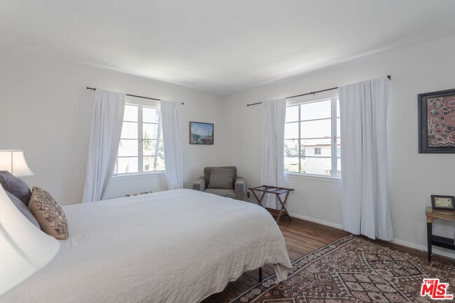 Building Photo - 10959 Strathmore Dr