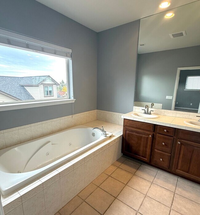 Building Photo - 3408 SW Xero Ct