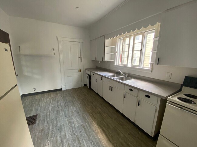 Building Photo - 622 Minor Ave