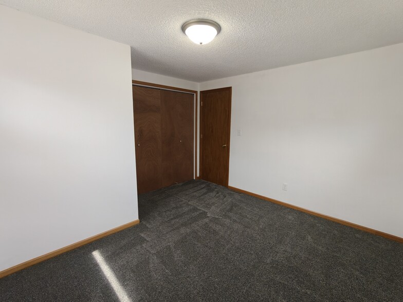 BED3 - 2212 Bartlett Ave