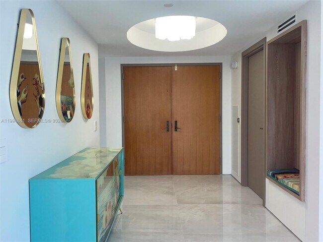 Building Photo - 17555 Collins Ave