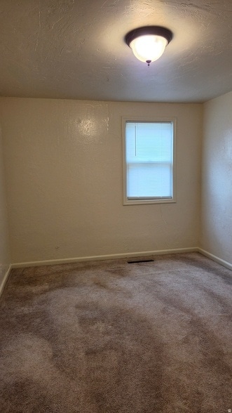 Building Photo - 208 S 400 W