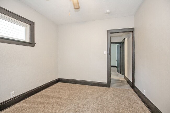 Building Photo - 4 BED 1 BATH BEAUTIFUL SINGLE FAMILY HOME ...