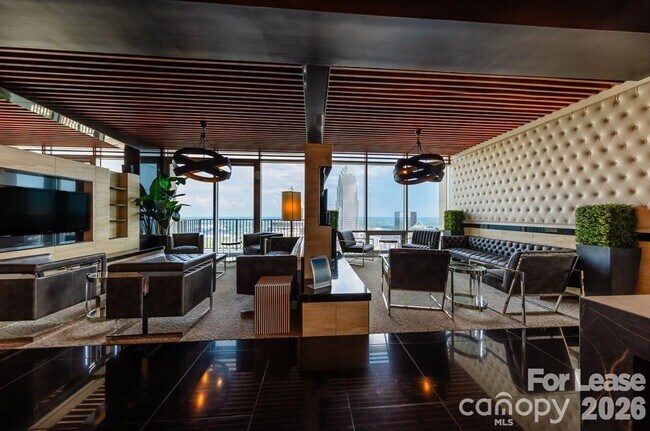 Building Photo - 215 N Pine St