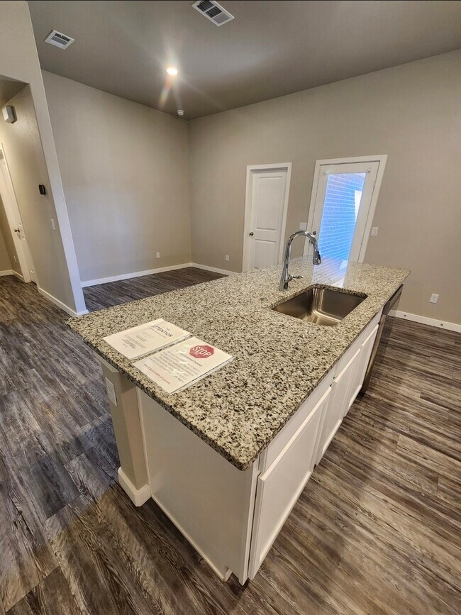 Building Photo - 3 bed 2 bath home in Lone Star Trails! 2 car garage