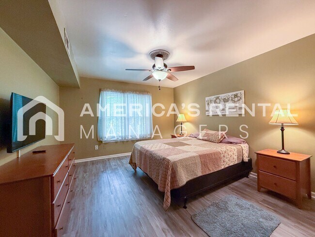 Building Photo - Fantastic 1 Bedroom, 1 Bath Condo for Rent...
