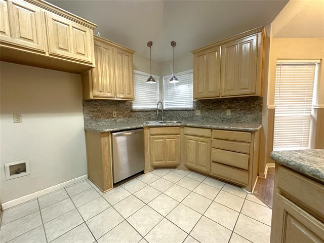 Building Photo - 813 Irene St