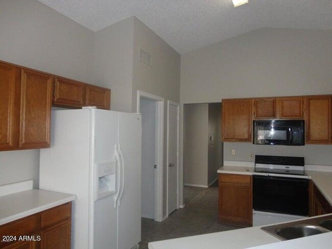 Building Photo - Peoria rental -111th Ave/ Olive