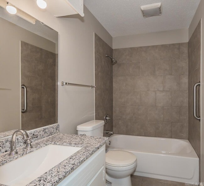Building Photo - 1576 Skyline Dr