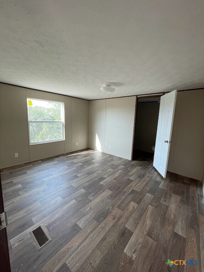 Building Photo - 377 Buck Trail