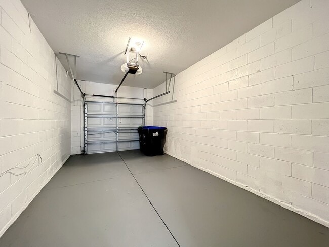 Building Photo - Clubside Pointe