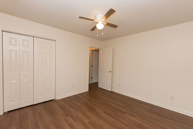 Building Photo - 241 Lakewood Dr