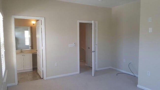 Building Photo - 1017 Farrcroft Way