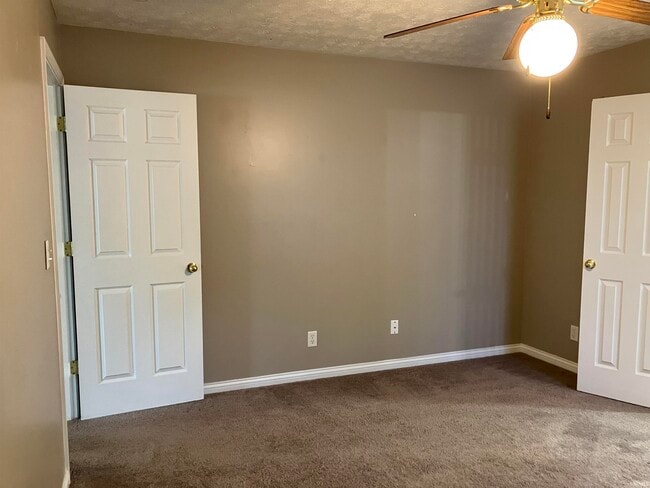 Building Photo - 8120 Cedar Point Dr