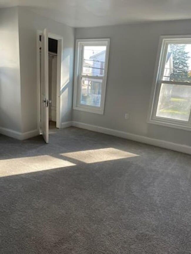 Building Photo - Charming & Updated 3-Bedroom Duplex with Modern Finishes in Hagerstown – Move-In Ready!