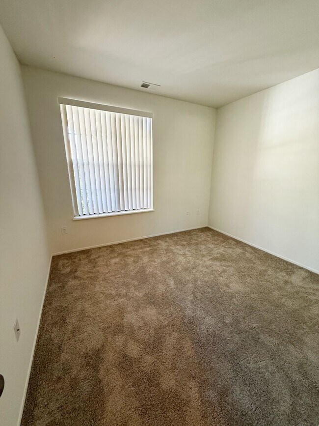 Building Photo - 2 Bed/2 Bath Condo in Martinique Complex -...