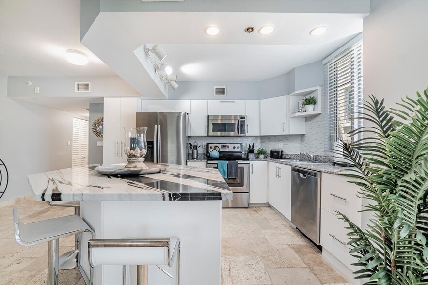 Building Photo - 1532 Drexel Ave