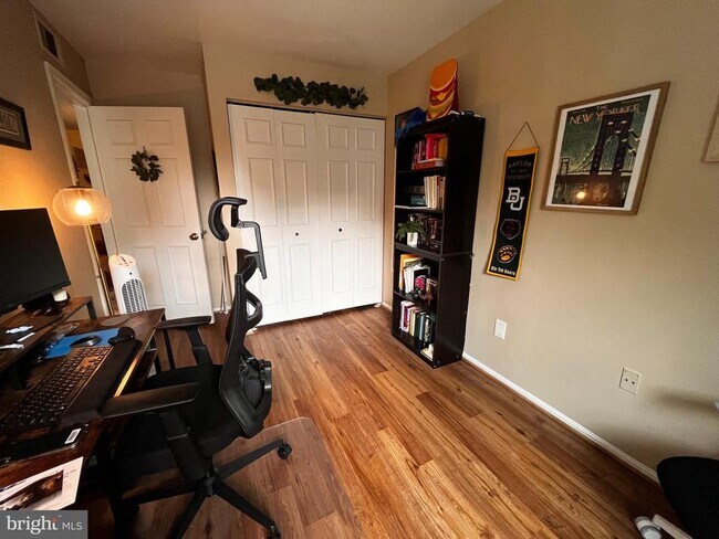 Building Photo - 7746 New Providence Dr