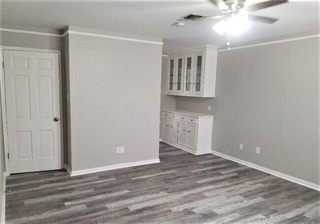 Building Photo - 17603 Butte Creek Rd