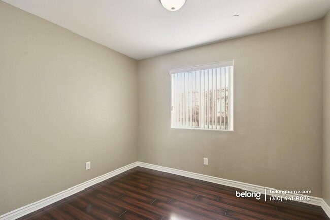 Building Photo - 1616 W 39th Pl