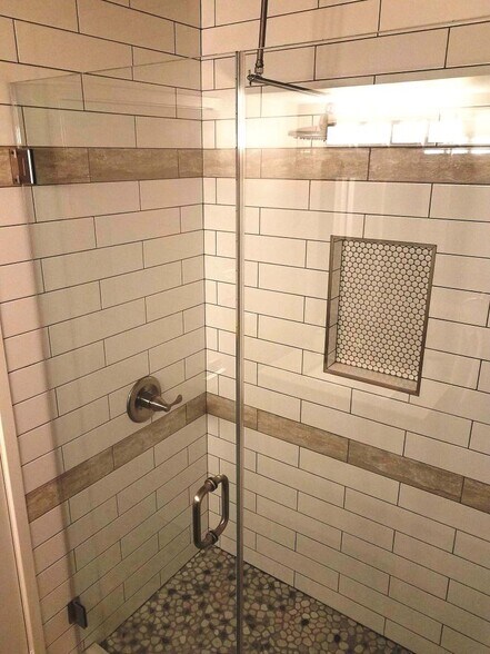 And the shower is enormous! - 516 S 12th St