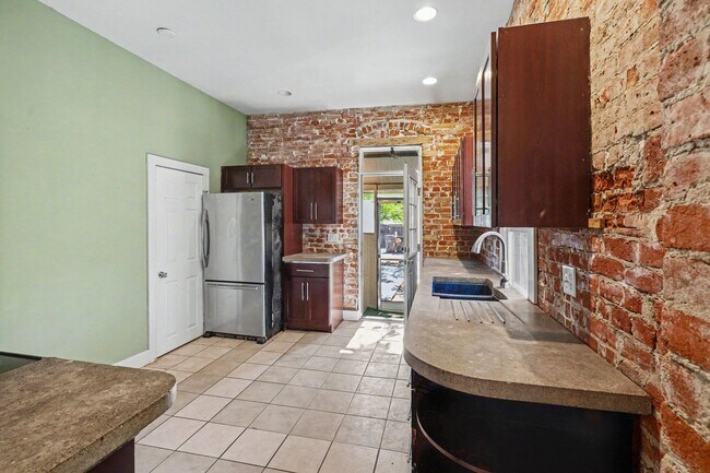 Building Photo - Comfort & Convenience in the Heart of Denver – 3BR/2BA