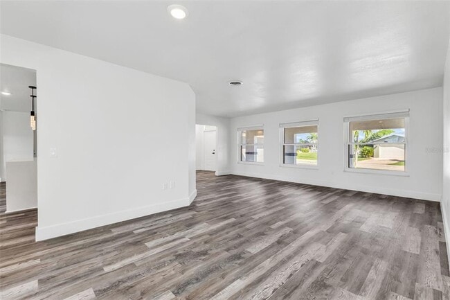 Building Photo - 2161 Aqui Esta Dr