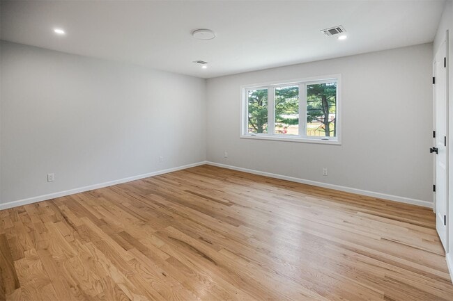 Building Photo - 250 Blauvelt Rd