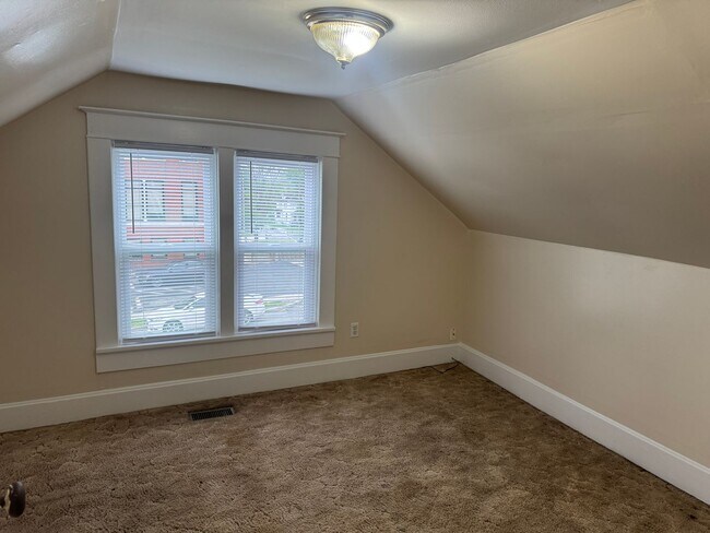 Building Photo - 1616 S 25th St