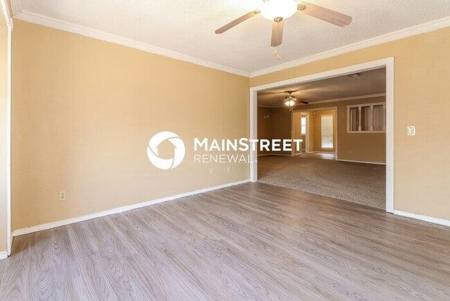 Building Photo - 3 Bedroom Pet-Friendly Home in Oklahoma City, OK with Main Street Renewal