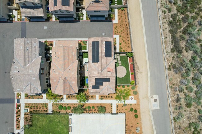 Building Photo - 27638 Sawtooth Ln