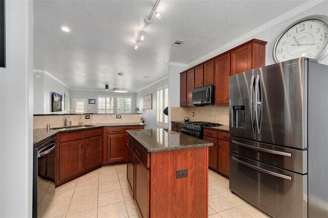 Building Photo - 21731 Sierra Long Dr