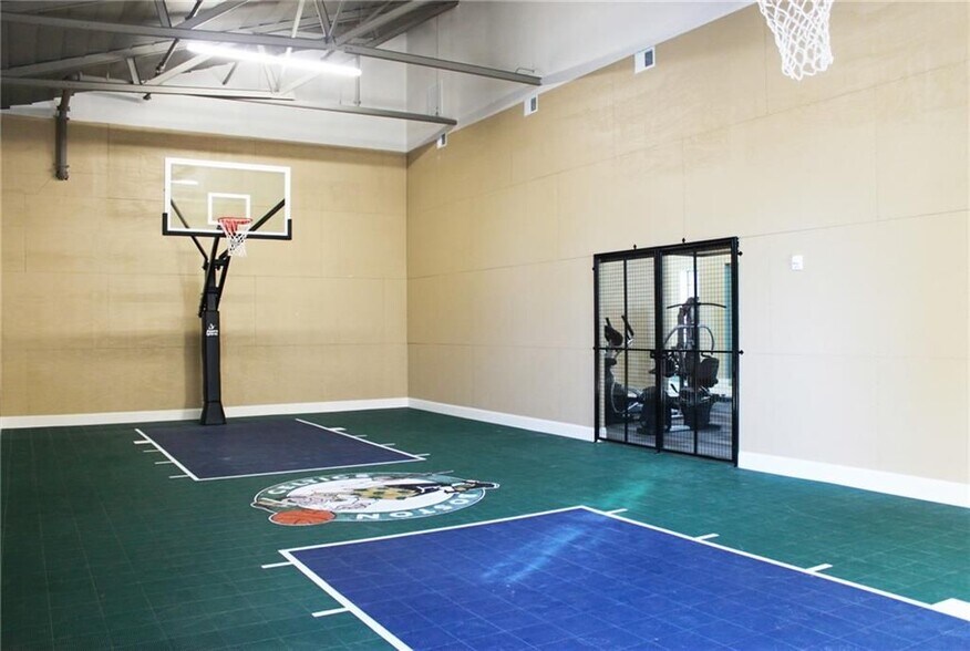 Building Photo - 411 Valley St