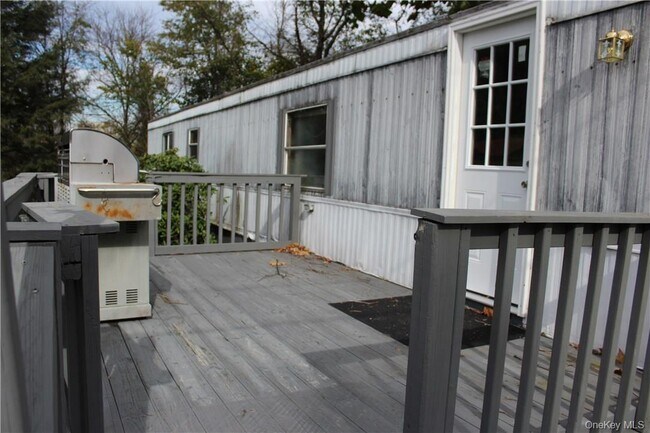 Building Photo - 16 Tanglewood Park Dr