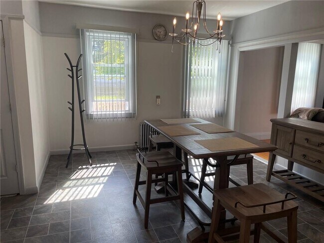 Building Photo - 11 Isabella Ave