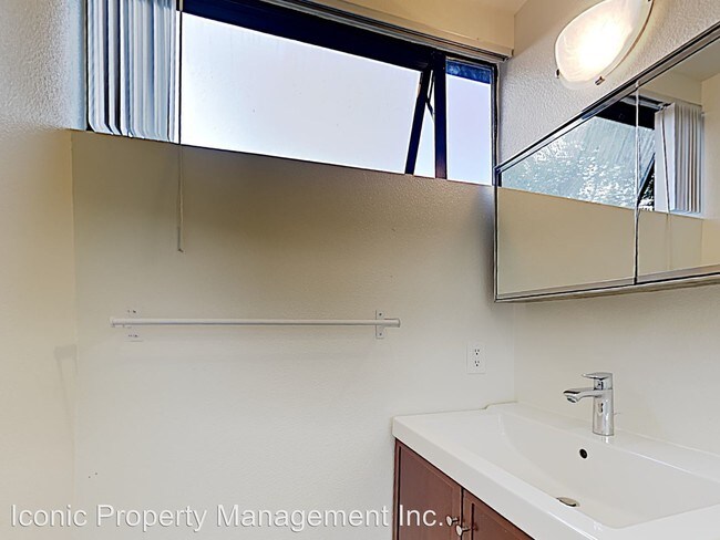 Building Photo - 1945 B St